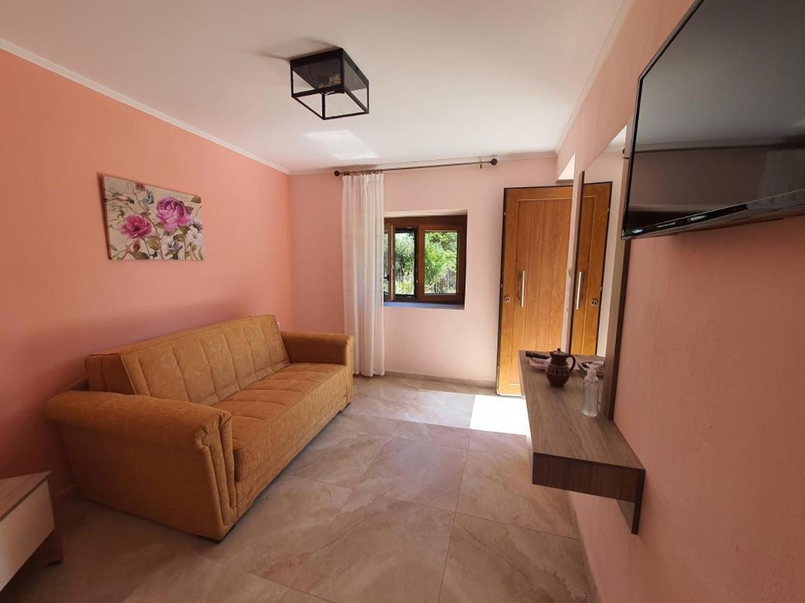 Apartmán Panos House Koinira Exteriér fotografie